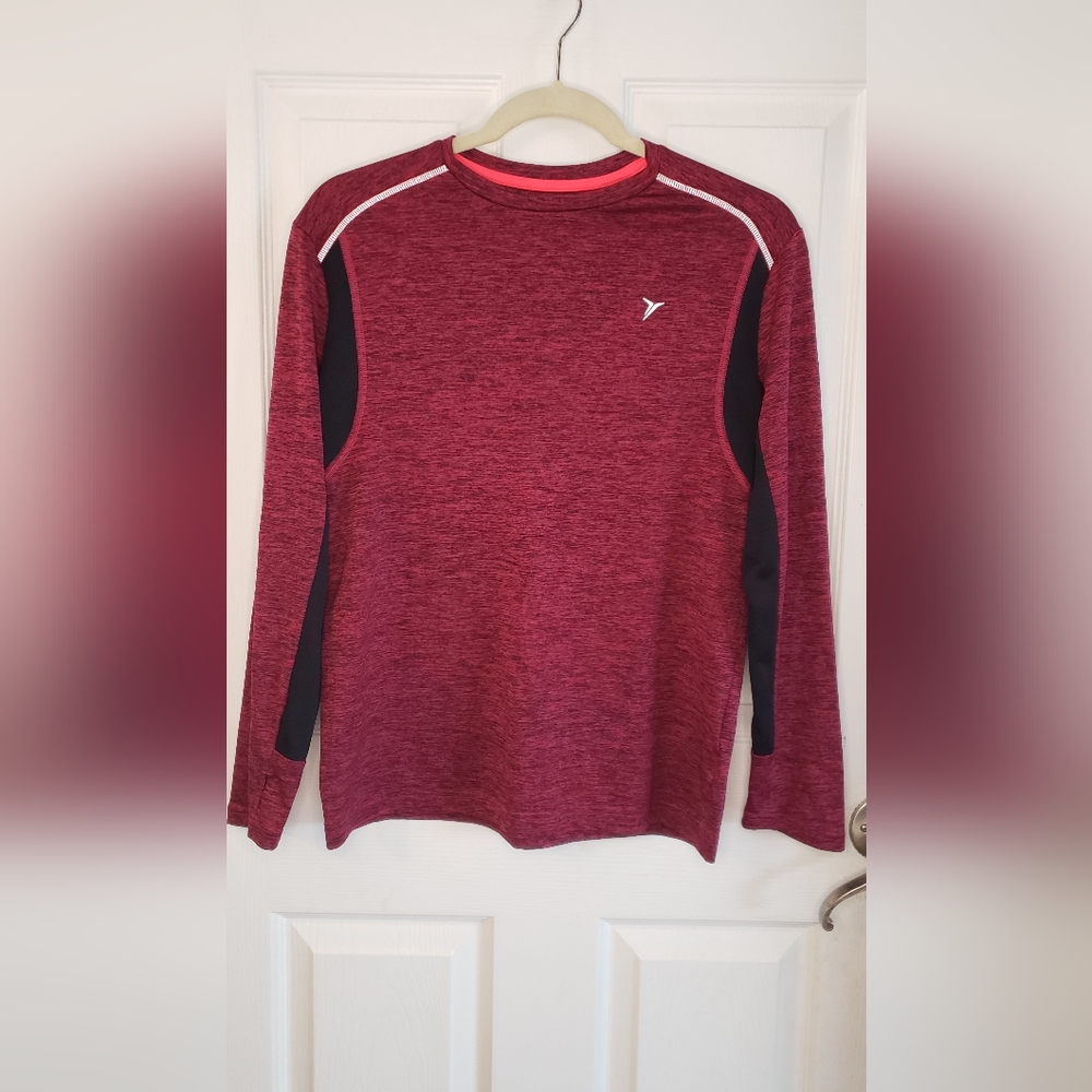 Old Navy Womans Go Dry Active Long Sleeve Active top.